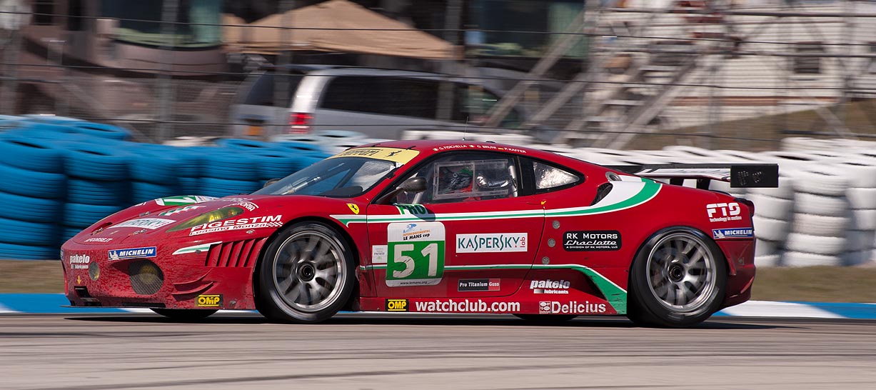 AF Corse Ferrari F430 GT2, car 51 in turn 5 – David Cain